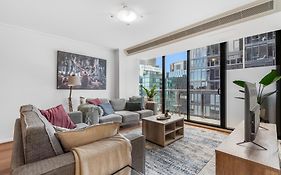 Luxe 2-Bed Apartment With River Views Near Casino